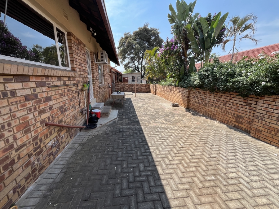 To Let 3 Bedroom Property for Rent in Geelhoutpark North West